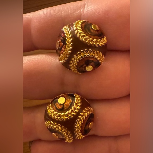 Elegant VTG Gold and Brown Enamel Clip On Earrings - Picture 10 of 16